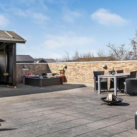 Nice Home In Tarm With Kitchen 外观 照片