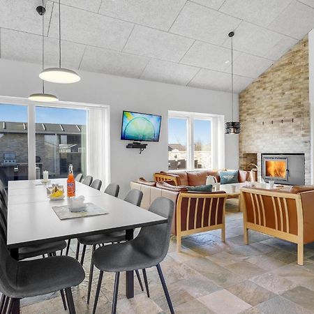 Nice Home In Tarm With Kitchen 外观 照片
