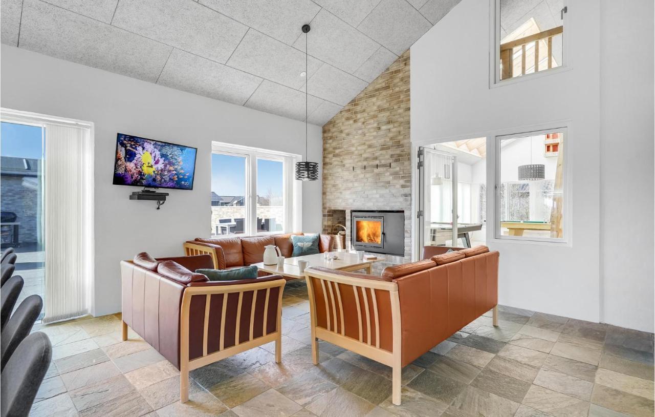 Nice Home In Tarm With Kitchen 外观 照片