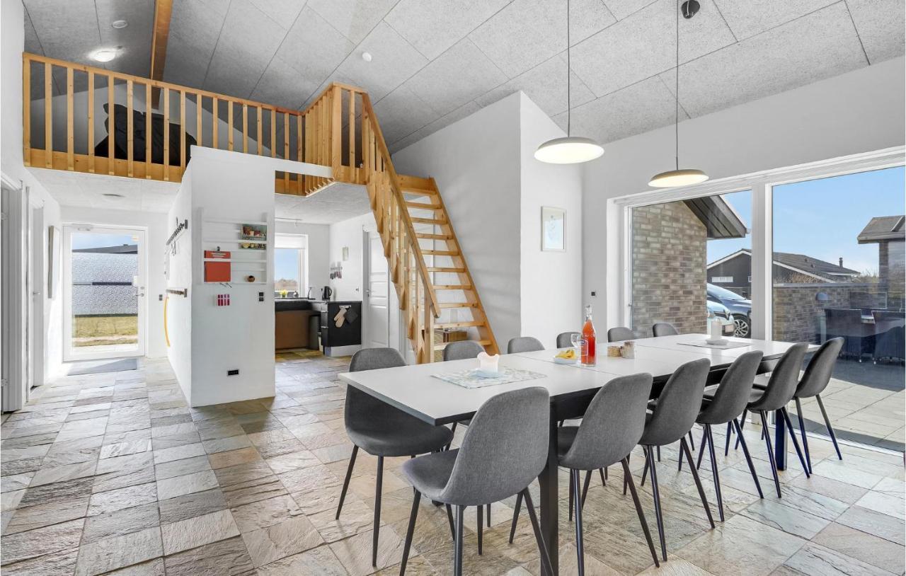 Nice Home In Tarm With Kitchen 外观 照片