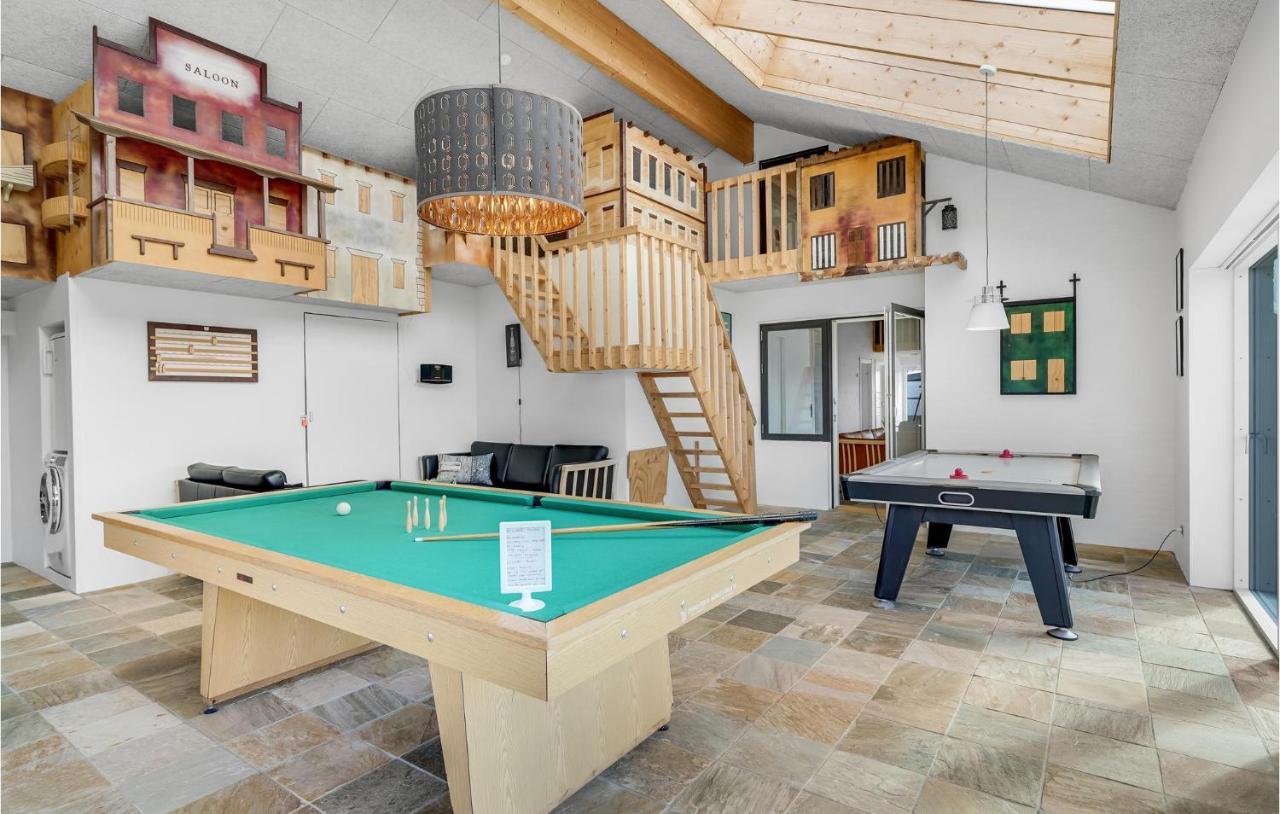 Nice Home In Tarm With Kitchen 外观 照片